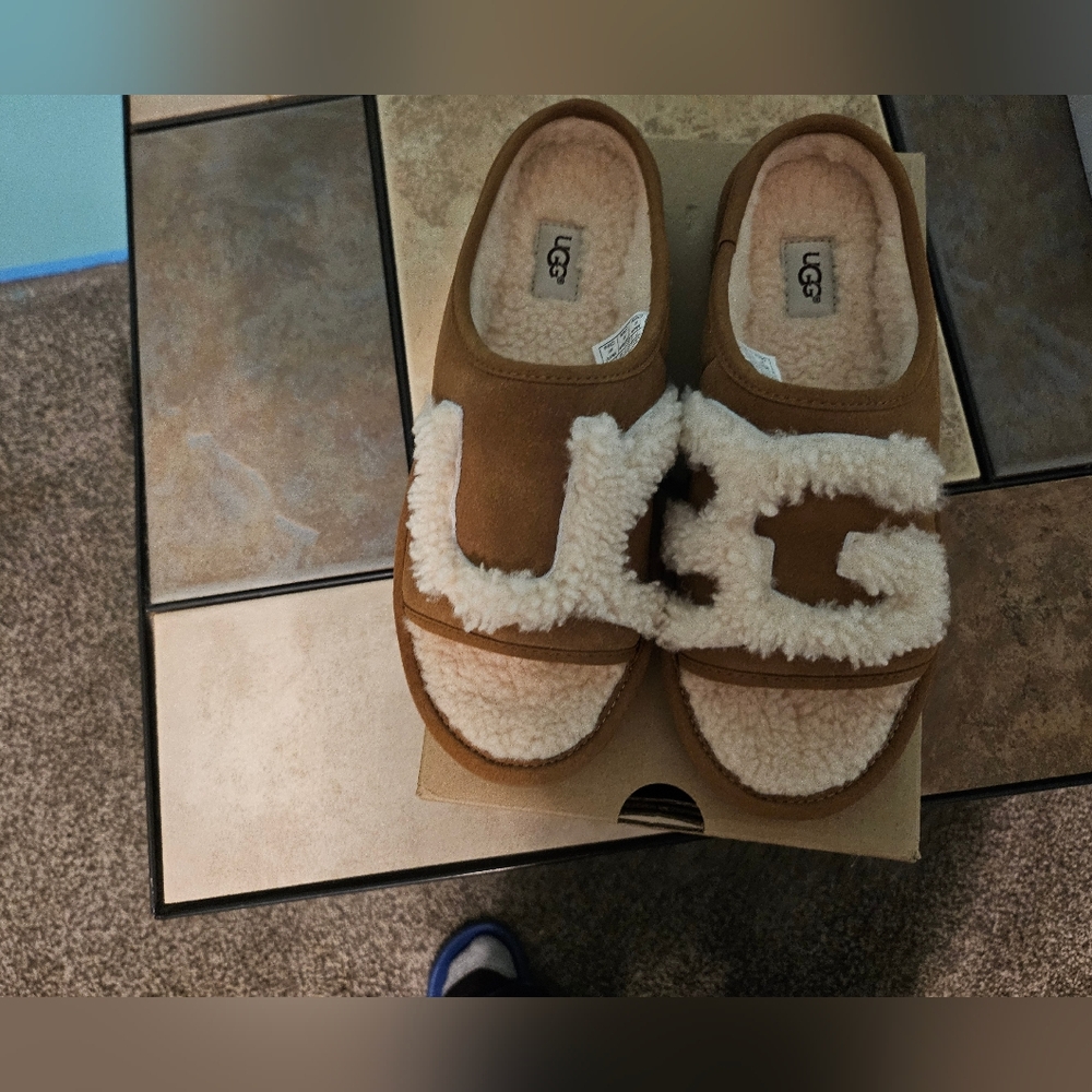 UGG Womens' Brown and Cream Slippers